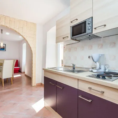 Little Gold Apartman *