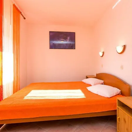 Little Gold Apartment *